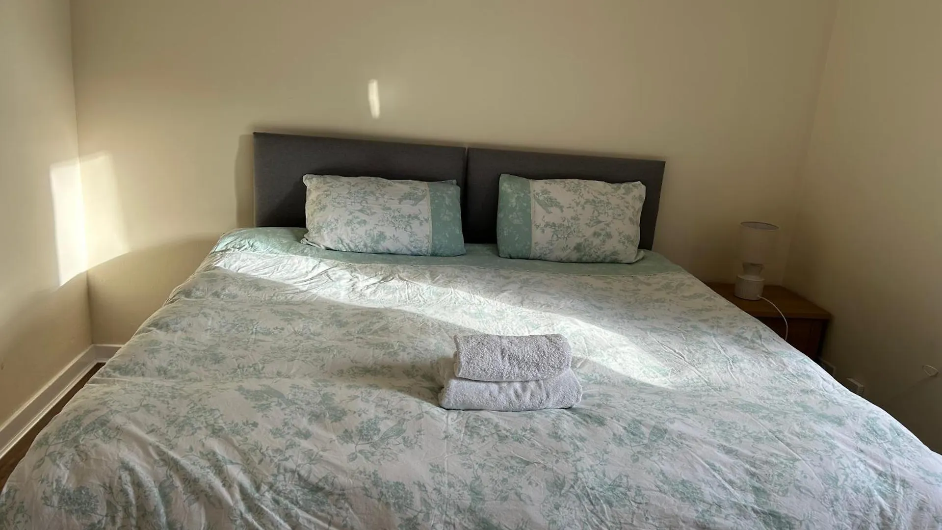 Spacious Room Close To Tram Edynburg 0*,  Wielka Brytania